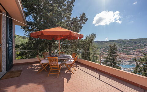 Ca' Nelly: Heuvel, Bergketen, Eco Hotel, Balkon, Schaduw, Bergdorp