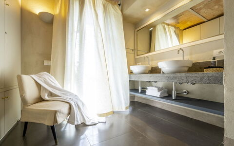 Villa Cotogna: Flooring, Interieur Ontwerp, Hout, Verdieping, Verlichting, Plafond, Loodgieterswerkinrichting, Kamer, Loodgieter, Badkamer