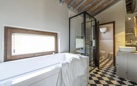 Villa delle Rose: Muur, Interieur Ontwerp, Flooring, Verdieping, Loodgieterswerkinrichting, Bad, Meubilair, Badkamer, Plafond, Kamer