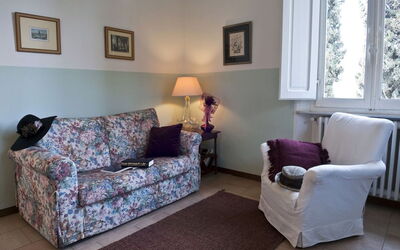 Swallow: Meubilair, Interieur Ontwerp, Muur, Bankstel, Flooring, Kamer, Verdieping, Woonkamer, Textiel, Verlichting