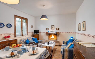 Sparrow: Meubilair, Interieur Ontwerp, Flooring, Kamer, Verlichting, Plafond, Huis, Verdieping, Fotolijst, Woonkamer