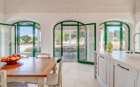 Villa Prestige: Meubilair, Interieur Ontwerp, Flooring, Tafel, Stoel, Verlichting, Plafond, Keuken En Eettafel, Eetkamer, Verdieping