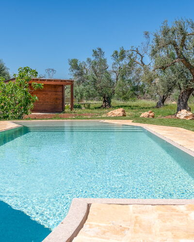 Trulli Corte Kalia, Golf & Puglia: Blauw, Zwembad, Samengesteld Materiaal, Waterpartij, Toevlucht, Tegel, Schaduw, Backyard, Landscaping, Ontwerp