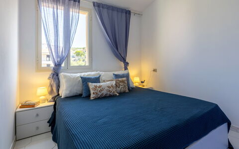 Badesi 10: Meubilair, Bed, Interieur Ontwerp, Slaapkamer, Verdieping, Flooring, Bedding, Laken, Kamer, Hout