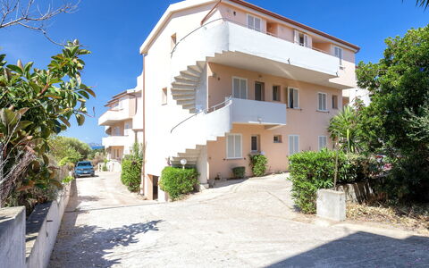 Badesi 10: Appartement, Balkon