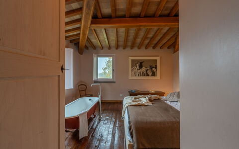 Casale le Fonti: Muur, Interieur Ontwerp, Meubilair, Slaapkamer, Flooring, Hout, Verdieping, Bed, Plafond, Laken