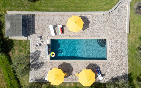 Il Querceto: Zwembad, Tuin, Vrije Tijd, Waterpartij, Landscaping, Backyard, Gazon, Toevlucht, Werf, Buitenmeubels
