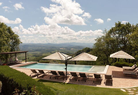 Torre Antica: Zwembad, Buitenmeubels, Toevlucht, Ligstoel, Eco Hotel, Schaduw, Landscaping, Landgoed, Boerderij, Villa