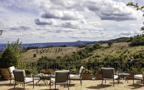 Podere Bella Vista: Meubilair, Buitenmeubels, Landschap, Stoel, Land Lot, Buitentafel, Schaduw, Landscaping, Patio, Eco Hotel