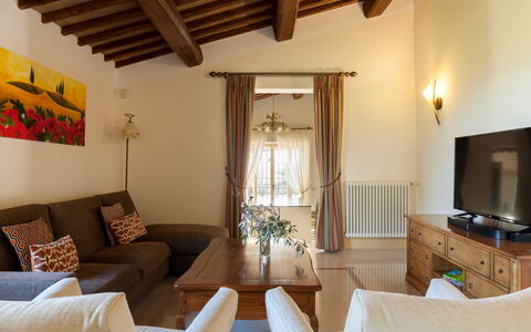 Podere Bella Vista: Meubilair, Interieur Ontwerp, Bankstel, Flooring, Hout, Plafond, Woonkamer, Kamer, Verdieping, Verlichting