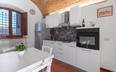 Mandorlo Apartment with Pool, Casole D'Elsa: Keuken, Toestel Van De Keuken, Major Appliance, Interieur Ontwerp, Countertop, Huishoudapparatuur, Flooring, Fornuis, Meubilair, Cabinetry