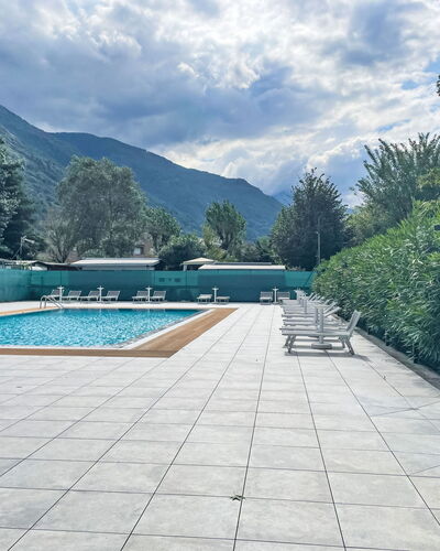Dervio 626: Zwembad, Bergketen, Schaduw, Buitenmeubels, Ridge, Alpen, Evergreen