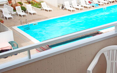 Marconi Seaside Residence, Pool, Wifi, Abruzzo: Zwembad, Buitenmeubels, Vrije Tijd, Toevlucht, Meubilair, Ligstoel, Vakantie, Hotel, Stoel, Recreatiecentrum