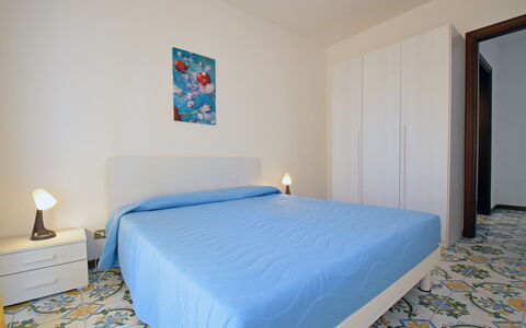 Appartamenti Della Rosa Seaside Abruzzo: Verdieping, Flooring, Interieur Ontwerp, Meubilair, Kamer, Slaapkamer, Laken, Bed, Bedding, Appartement
