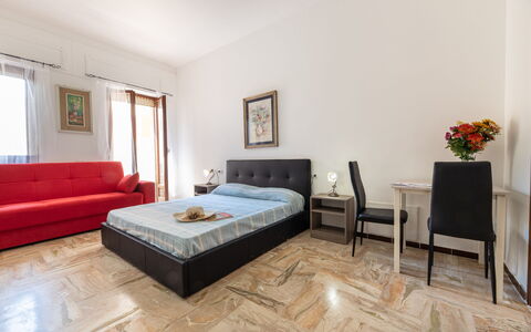 Gallipoli Apartment Ac, Seaside: Meubilair, Interieur Ontwerp, Flooring, Verdieping, Hout, Kamer, Bankstel, Plafond, Tafel, Woonkamer