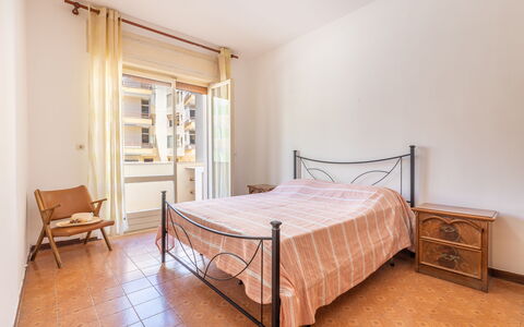 Vico Apartment Balcony, Gallipoli: Flooring, Interieur Ontwerp, Verdieping, Hout, Kamer, Meubilair, Plafond, Bed, Slaapkamer, Houten Vloer