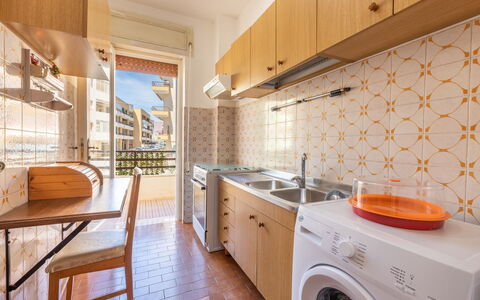 Vico Apartment Balcony, Gallipoli: Appartement, Flooring, Interieur Ontwerp, Verdieping, Huis, Condominium, Beits, Balkon, Major Appliance, Ontwerp