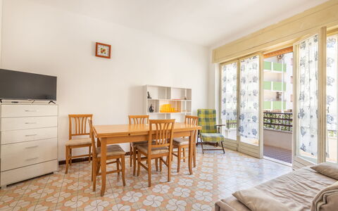 Vico Apartment Balcony, Gallipoli: Interieur Ontwerp, Flooring, Verdieping, Hout, Kamer, Plafond, Meubilair, Houten Vloer, Appartement