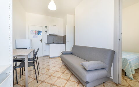 Sea View Apartment, Ac Gallipoli: Interieur Ontwerp, Flooring, Verdieping, Meubilair, Kamer, Appartement, Stoel, Bureau, Woonkamer