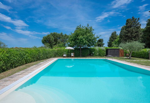 Casa Viola Pool, Wifi, Montaione: Blauw, Zwembad, Toevlucht, Tuin, Landscaping, Schaduw, Backyard, Eco Hotel, Waterpartij, Thermae