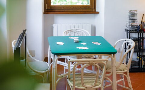Casa Iume: Meubilair, Tafel, Hout, Stoel, Interieur Ontwerp, Flooring, Verdieping, Keuken En Eettafel, Eetkamer, Kamer