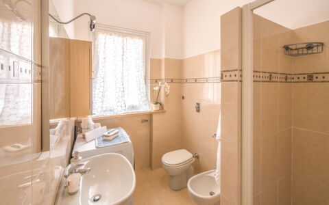Lory House: Flooring, Interieur Ontwerp, Loodgieterswerkinrichting, Badkamer, Verdieping, Wastafel, Wastafel In De Badkamer, Kamer, Kraan, Loodgieter