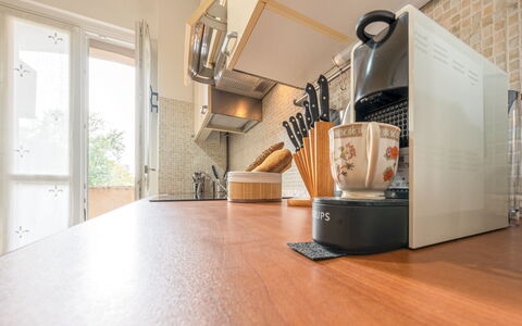 Lory House: Interieur Ontwerp, Flooring, Toestel Van De Keuken, Meubilair, Countertop, Keuken, Huishoudapparatuur, Small Appliance, Beits, Kamerplant