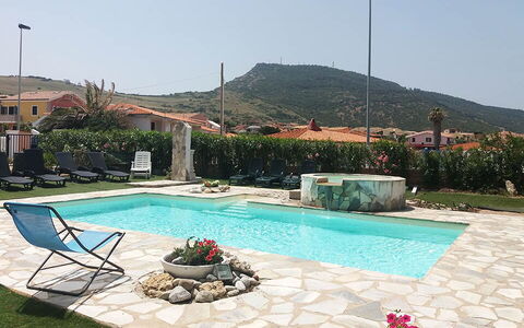 Residenza Agnese Sardegna: Zwembad, Toevlucht, Buitenmeubels, Vrije Tijd, Flagstone, Waterpartij, Eco Hotel, Paraplu, Schaduw, Hacienda