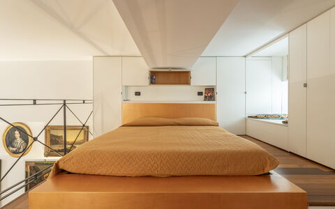 Portello Square Lux Apartment Genova: Interieur Ontwerp, Flooring, Meubilair, Bed, Slaapkamer, Verdieping, Hout, Laken, Plafond, Verlichting