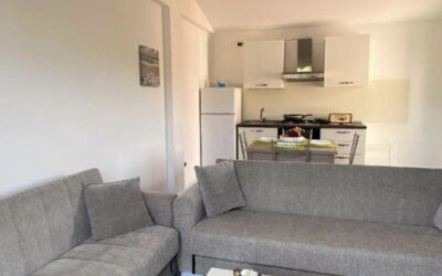 Bilocale le Dune: Meubilair, Flooring, Bankstel, Verdieping, Interieur Ontwerp, Woonkamer, Kamer, Appartement, Plafond