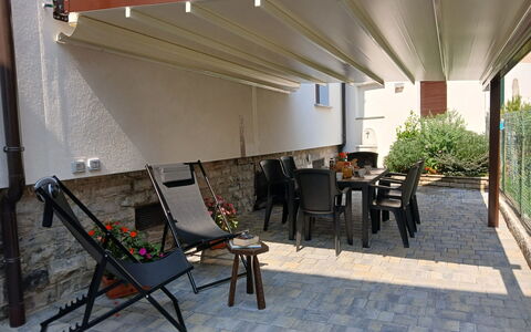 Irene: Luifel, Bloempot, Schaduw, Outdoor Structuur, Kamerplant, Patio, Beits, Pergola, Buitenmeubels, Binnenplaats