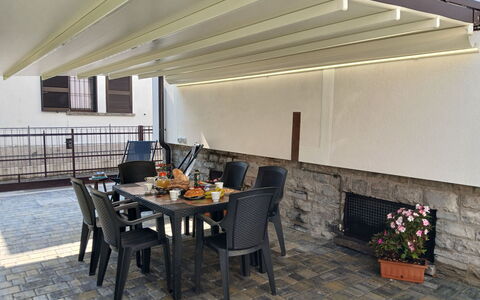 Irene: Luifel, Schaduw, Plafond, Outdoor Structuur, Pergola, Buitenmeubels, Straal, Bloempot, Kamerplant, Patio