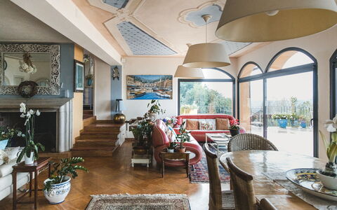 Villa Vernazza: Meubilair, Interieur Ontwerp, Tafel, Bankstel, Stoel, Woonkamer, Kamerplant, Koffietafel, Beits