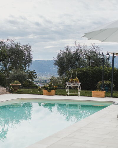 Villa Vernazza: Zwembad, Vrije Tijd, Buitenmeubels, Toevlucht, Bloempot, Flagstone, Badplaats, Paraplu, Vakantie, Kamerplant