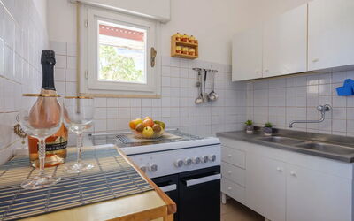 Casa Castiglione With Balcony: Keuken, Toestel Van De Keuken, Countertop, Major Appliance, Flooring, Interieur Ontwerp, Meubilair, Verdieping, Huishoudapparatuur, Gootsteen