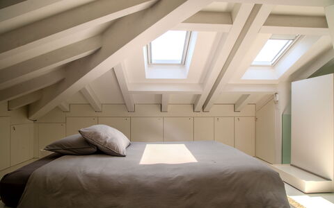 Villa Rosa Del Mare: Hout, Slaapkamer, Interieur Ontwerp, Plafond, Bed, Flooring, Verdieping, Verlichting, Kamer, Bedding