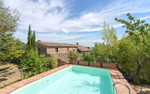 Podere Lorena, Charming Tuscan Farmhouse: Blauw, Architectuur, Zwembad, Samengesteld Materiaal, Landgoed, Hacienda, Villa, Boerderij, Binnenplaats, Backyard
