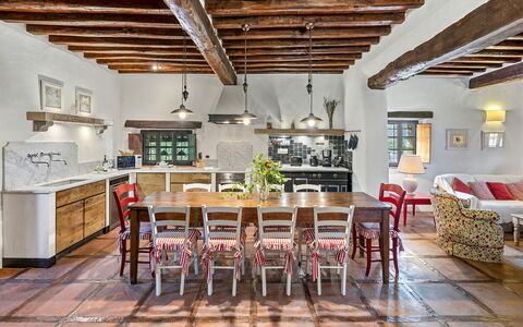 La Dimora del Chianti Dimora: Stunning Tuscan Ston: Meubilair, Interieur Ontwerp, Flooring, Hout, Plafond, Verdieping, Tafel, Stoel, Keuken, Verlichting
