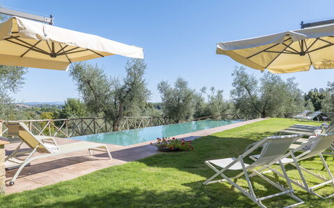 Villa del Mangia - Luxury Villa with Infinity Pool: Blauw, Zwembad, Buitenmeubels, Stoel, Ligstoel, Landscaping, Villa, Eco Hotel, Toevlucht, Plantage
