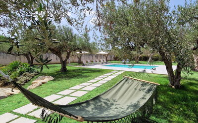 Villa Virginia: Zwembad, Meubilair, Toevlucht, Buitenmeubels, Schaduw, Tuin, Backyard, Eco Hotel, Stoel, Werf