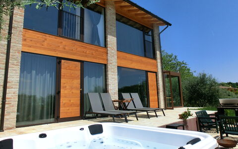 Villa Montello Pool, Jacuzzi, Ac, Wifi, Treviso: Samengesteld Materiaal, Zwembad, Schaduw, Eco Hotel, Beits, Landgoed, Buitenmeubels, Villa, Toevlucht, Hardwood