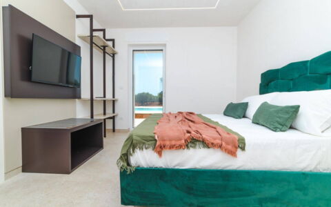 Villa Donnosanto a 5 Minuti Da Spiaggia. Ostuni 10: Interieur Ontwerp, Meubilair, Flooring, Verdieping, Bed, Slaapkamer, Hout, Plafond, Kamer, Textiel