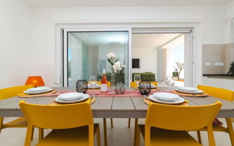 Villa Donnosanto a 5 Minuti Da Spiaggia. Ostuni 10: Meubilair, Interieur Ontwerp, Tafel, Flooring, Stoel, Keuken En Eettafel, Eetkamer, Verdieping, Plafond, Kamer