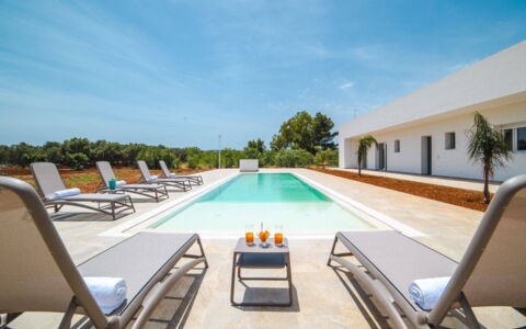 Villa Donnosanto a 5 Minuti Da Spiaggia. Ostuni 10: Blauw, Samengesteld Materiaal, Zwembad, Ontwerp, Landscaping, Meteorologisch Verschijnsel, Toevlucht, Cumulus, Hotel
