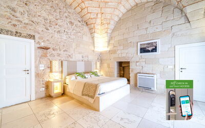 Senatore Cappelli - Deluxe Room with Bath Tub - Co: Interieur Ontwerp, Appartement, Plafond, Stenen Muur, Hotel, Woonkamer