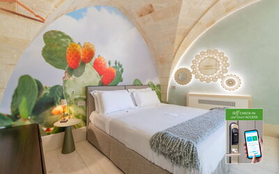 Drusilla - Deluxe Room with Bath Tub - Corte dei G: Interieur Ontwerp, Meubilair, Huis, Plafond, Appartement, Kamer, Woonkamer, Kamerplant, Hoofdkussen, Hotel