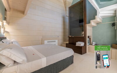 Russarda - Deluxe Room with Bath Tub - Corte dei G: Interieur Ontwerp, Flooring, Verdieping, Plafond, Kamer, Ontwerp, Hotel, Slaapkamer, Woonkamer, Suite