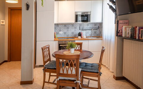 La Casa del Saggio: Meubilair, Interieur Ontwerp, Flooring, Hout, Verdieping, Tafel, Kamer, Stoel, Plafond, Keuken