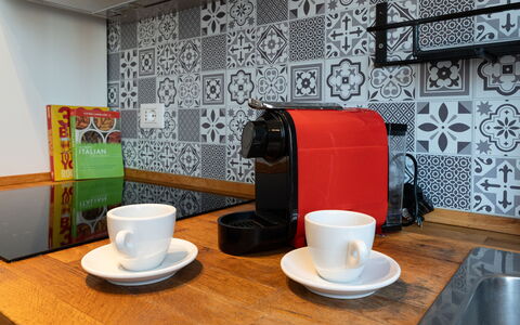 La Casa del Saggio: Small Appliance, Toestel Van De Keuken, Serveware, Tegel, Kop, Porselein, Keuken, Ceramic, Stellingen, Theekopje