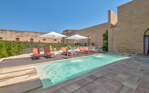 Palazzo Corte Dei Granai: Zwembad, Binnenplaats, Hacienda, Hotel, Kamerplant, Bloempot, Waterpartij, Villa